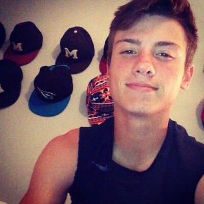 Follow me i follow back !