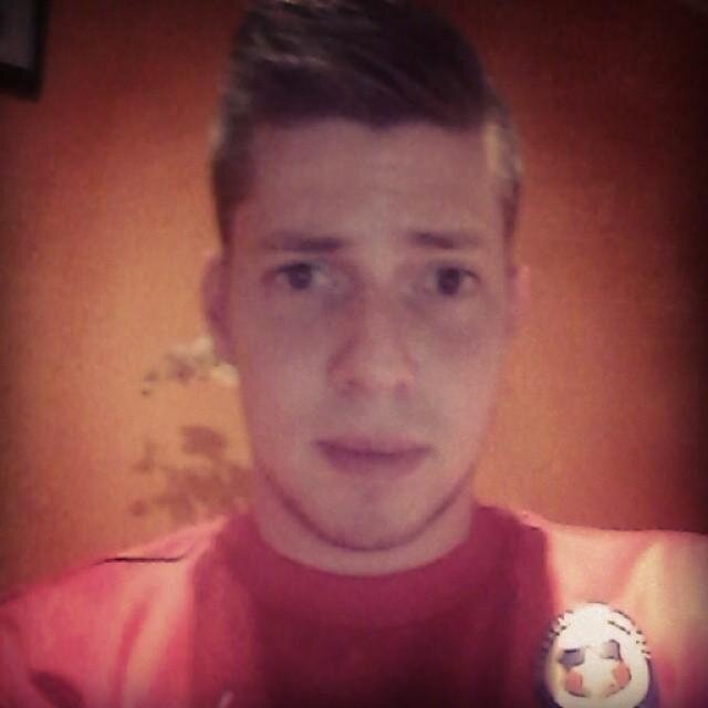 Journaliste pour @Walfoot (suit le Standard de Liège #SportPress ) , @KickandRushMag et @SharkfootMag #Foot #Cyclisme #ENG #BEL