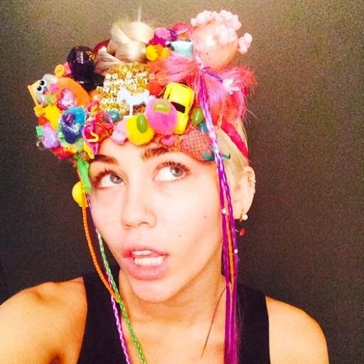 Official Twitter account for Miley's Arts & Crafts! ♡ JWOWW follows me ♡