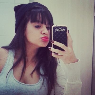 Beije. Ame. Brigue. Sorria. Sinta. Grite. Chore. Faça Amigos. A vida só é uma e passa rápido, pare de deixar para depois.