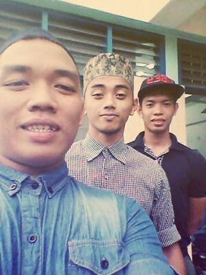 my name is aqmal..i am sarawakian boy.!! Street workout is my hobby.. #BAR_SAYOT