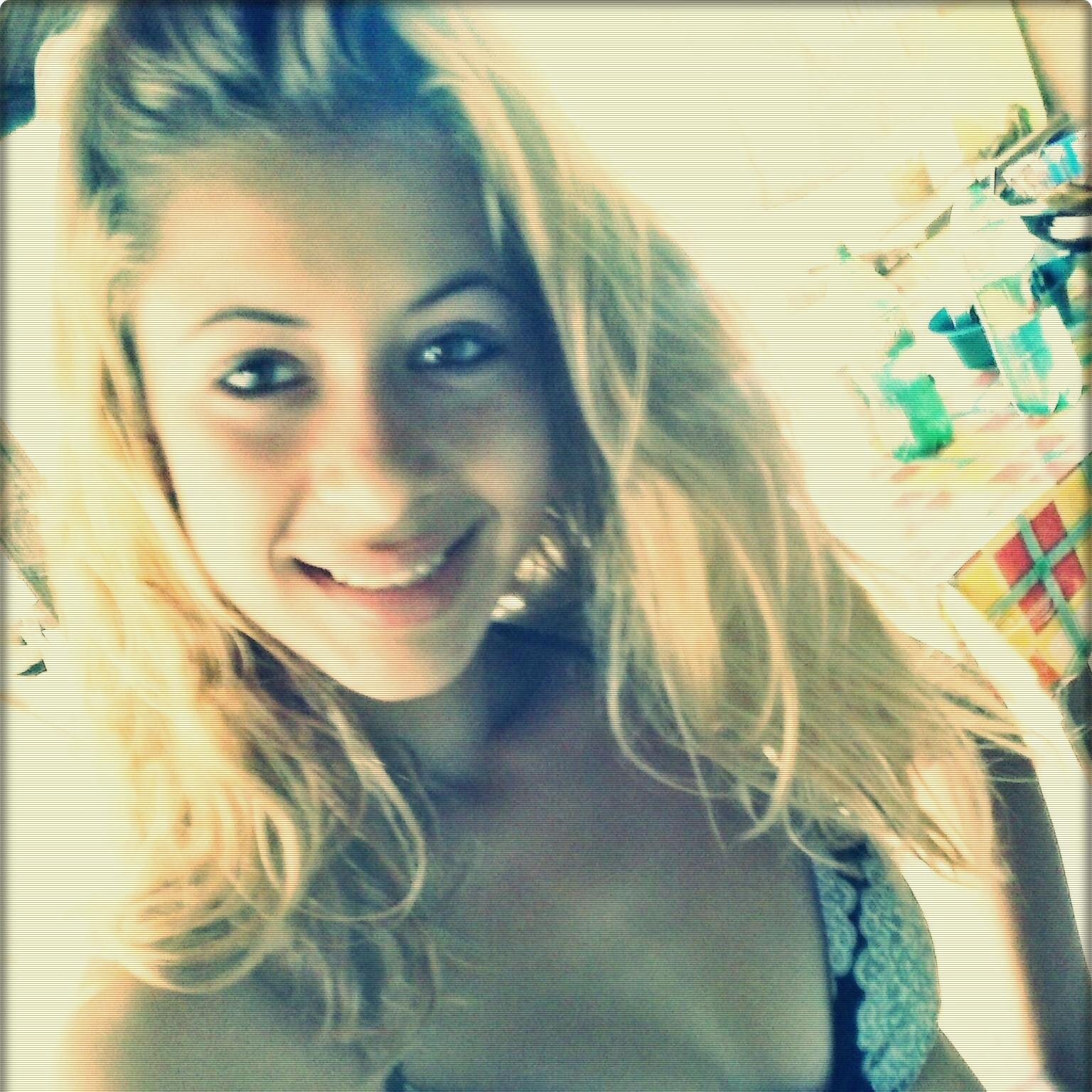 Como Diiz Meeu Idolo #Njr ..  Pra Quuem Teem Pesnsamentoo Forte o Impossível  é Só Questão Dee Opinião  :)