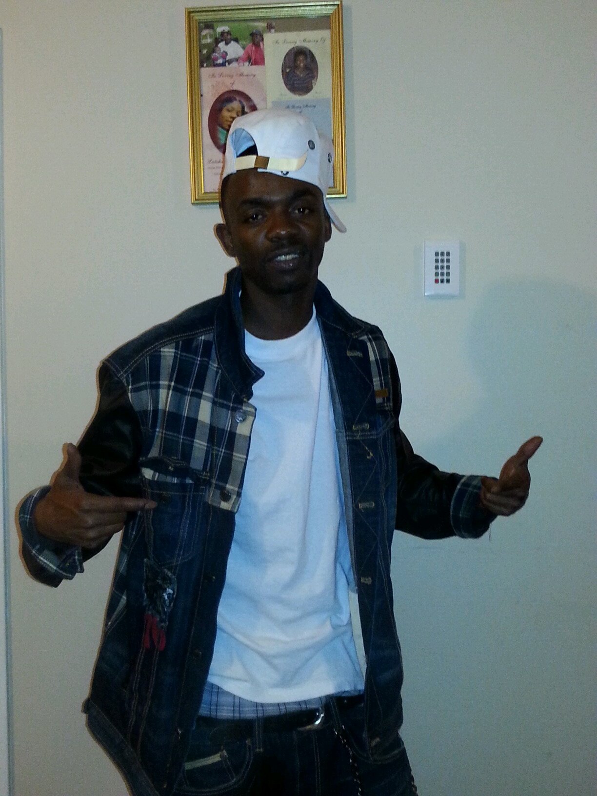 #Lo boyz .G.M.B   for muzik go to http://t.co/ShjSTxzOLo Emails...meansdivision@yahoo.com &blackgatecity249@gmail.com
