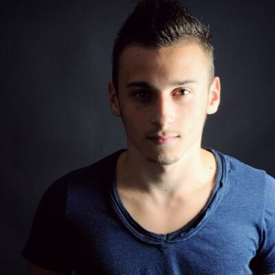 Dj - Producteur. (instagram : julienjakedj)----- (facebook : julien jake officiel)----- (booking : fabrice.jakeagency@gmail.com)