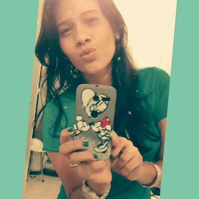 (...)a moça de sorriso aberto(...)