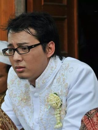 waktu tak pernah bisa di ulang, maka selalu menatap ke depan sekalipun salah dalam melangkah