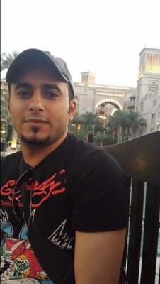 وشفيها يعني لو اعيش ومااحب . .
يا كثر ناس . . ماتحب وعايشين . . .