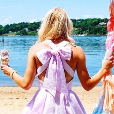 I'm Bama's Favorite Blonde• I like boys and booze•2 glam 2 give a damn•avi isnt me