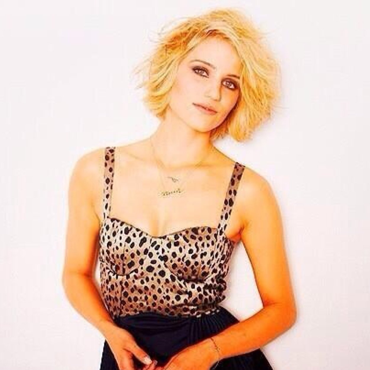 Quinn Fabray. Love to sing, sometimes dance. I can be a bitch if you really make me angry, but I also have a good side. My cousin is @ColtonFabray