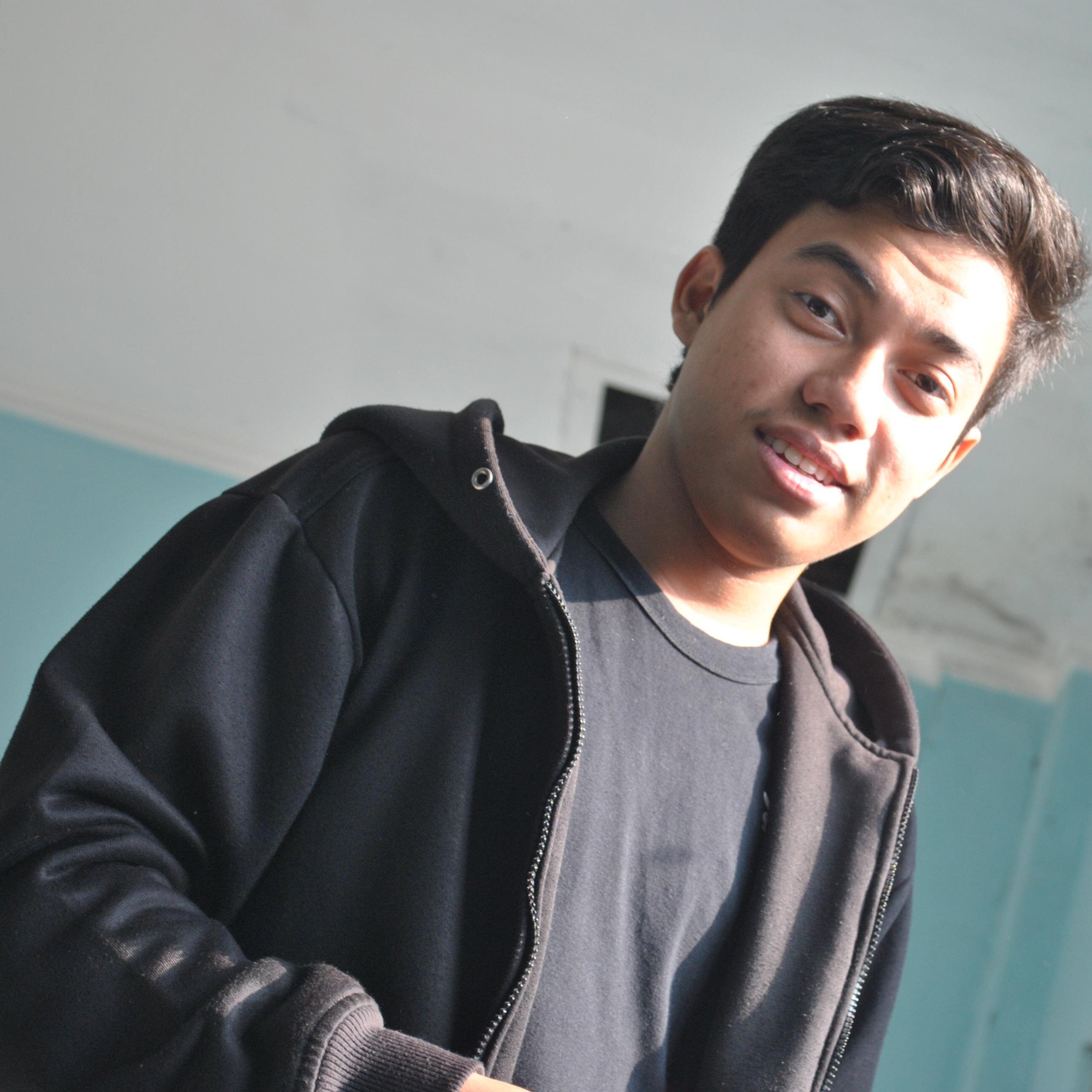 » Drumer di @Segitiga_DM » follow back? Mention! » Makasih :) !!
 
 Bogor Indonesia