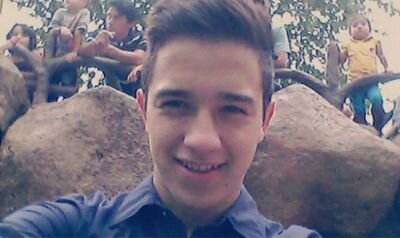 17 años, divertido y alegre.