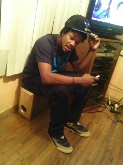 kik; craziboijuju
 follow my IG @crazijuju