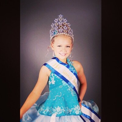 My name is Samantha I'm 11 and I'm a level 3cheerleader and i sing