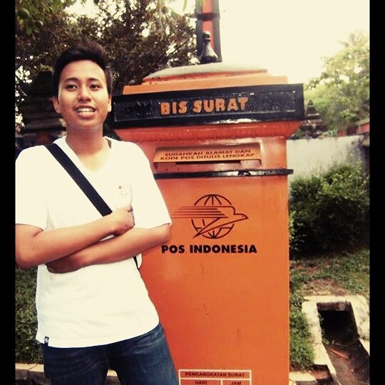 student from Atronout Nasa..
and someone who likes to laugh