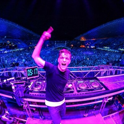 In Sweden, we don't like him, WE LOVE HIM ❤️
~MARTIN GARRIX IT'S THE BEST~