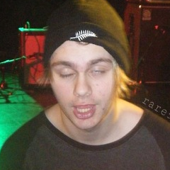 FREE FOLLOW FROM @pizzakingcalum Go follow that acc or lose this frEE FOLLOW, ILY XX