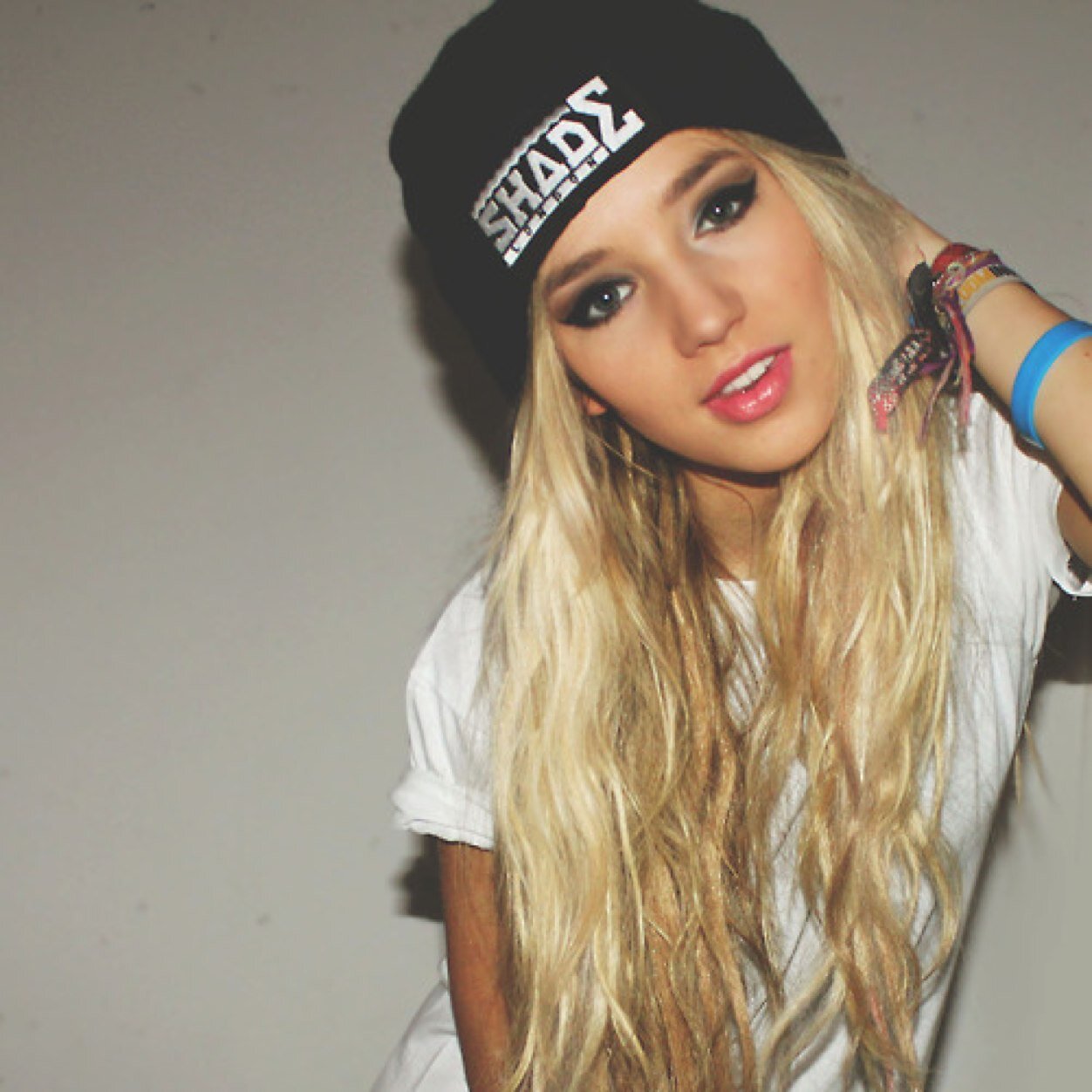 cute_Alpha3's profile picture. Im Claire, Female alpha of Night walker pack, feel free to ask to join. My best friend, and other alpha @DarkAlpha_Aria always ha. *Single, looking for my mate*