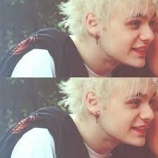Free follow from @5sos_1DNIAM :)) ily :)) have a great day :D and thanks for the follow :D
