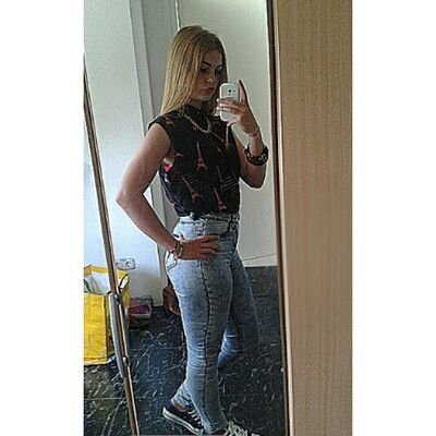 HEYITSMYRTHE_'s profile picture. |Je bent me beste vriendinnentje' ik mis je heel erg.. Nu ik op die andere school zit pfff.. Maar ik hou super veel van je! X je vriendinnetje❤ |