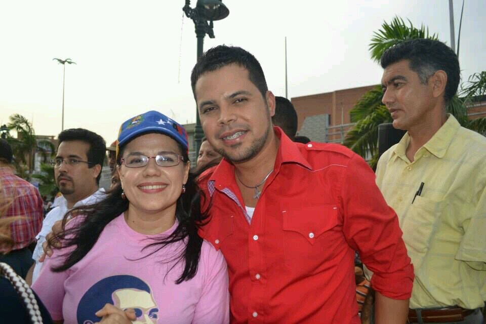 Director de FONTUR Edo. Vargas, Miembro de la Direccion Regional de la JPSUV-Vargas, Miembro del Equipo Politico de la Parroquia Catia La Mar, Chavista 100%.