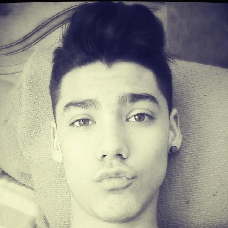 Me gusta lo dificil,me atrae lo complicado y me enamora lo imposible.|