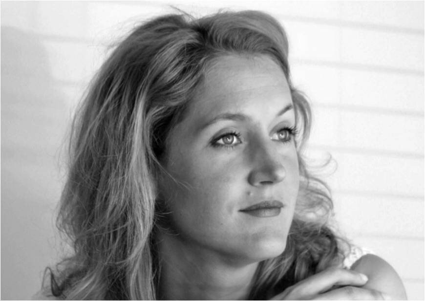 Dutch lyric/jugendlich dramatic soprano, born in South-Africa.