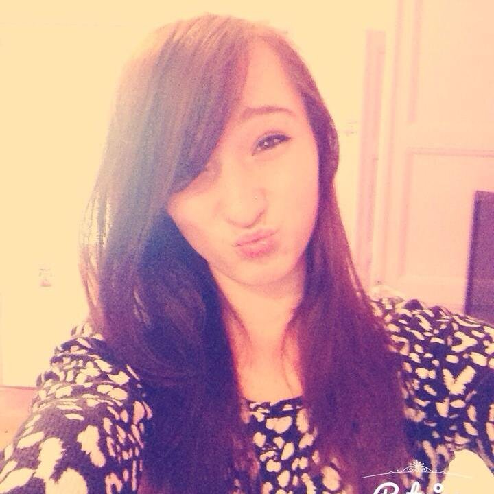 Lauly_twirl's profile picture. l'important ce n'est pas la chute mais l’atterrissage