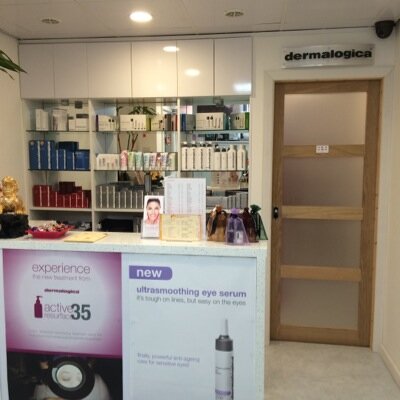A new salon and spa just opened in Manchester, come down for treatments! Based in China Town :)