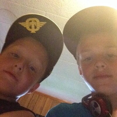 YOYOYO FOLLOW ME I FOLLOW YOU BACK THATS HOW WE ROLE!!!!!