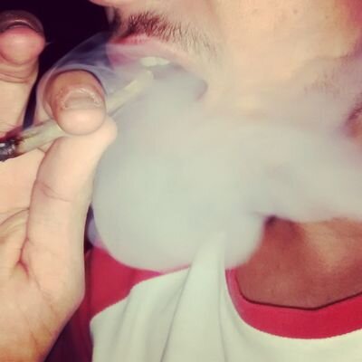 Eu canto quando sinto a sua falta ,mais que falta faz ...   http://t.co/YZTVwHtsiW