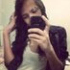 “Hoje preciso de você, com qualquer humor, com qualquer sorriso. Hoje só tua presença, vai me deixar feliz, só hoje.”