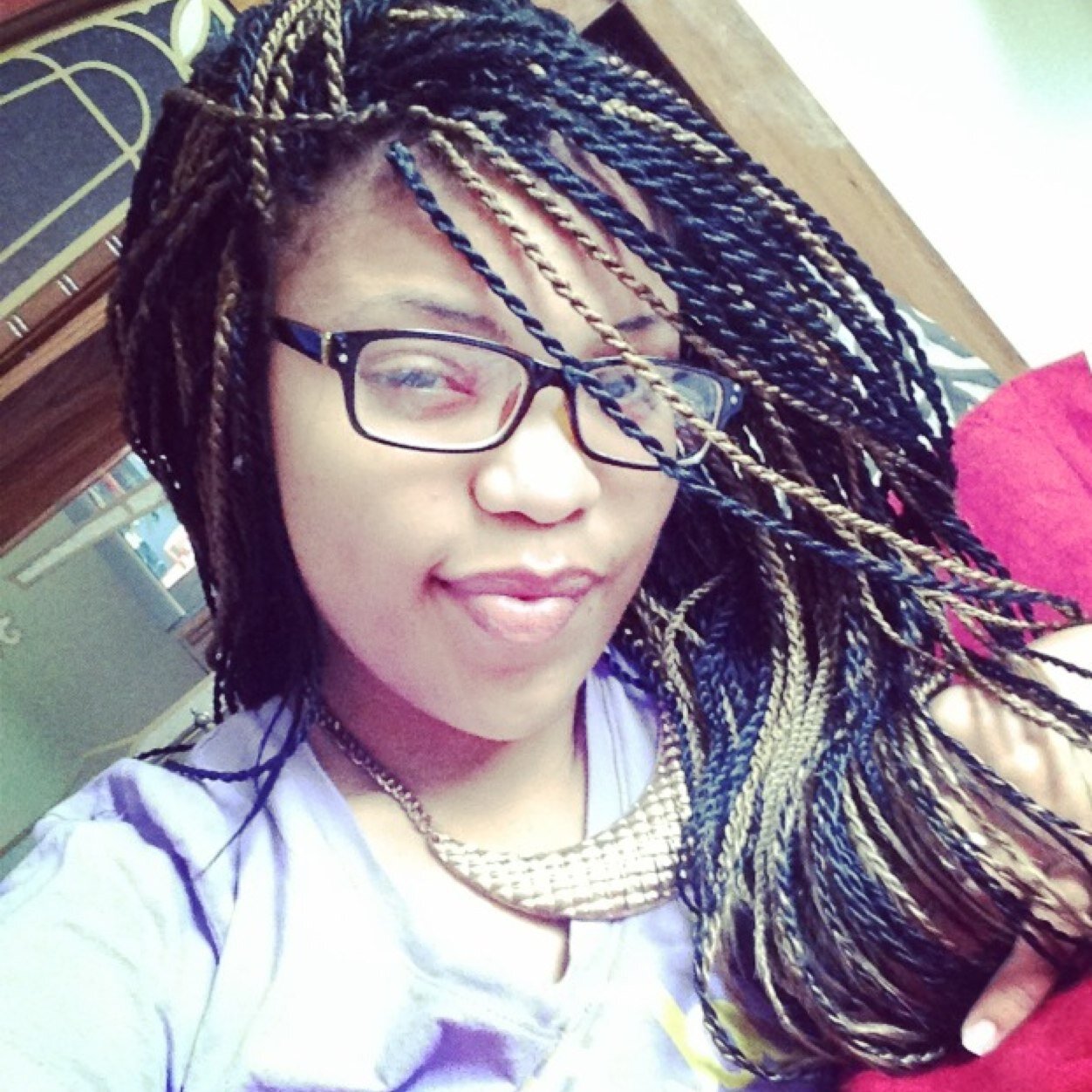 QueenD .... Follow me & ill Follow back !!