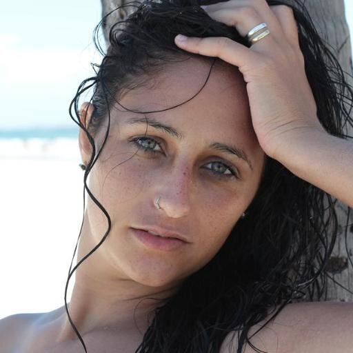 MarianelaChave9's profile picture. La vida es muy rápida:   hace que la gente pase del cielo al infierno en cuestión de segundos.Paulo Coelho.