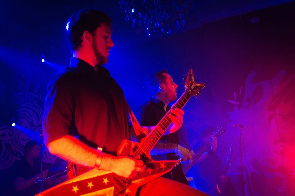 Guitariste chez Yata_official.