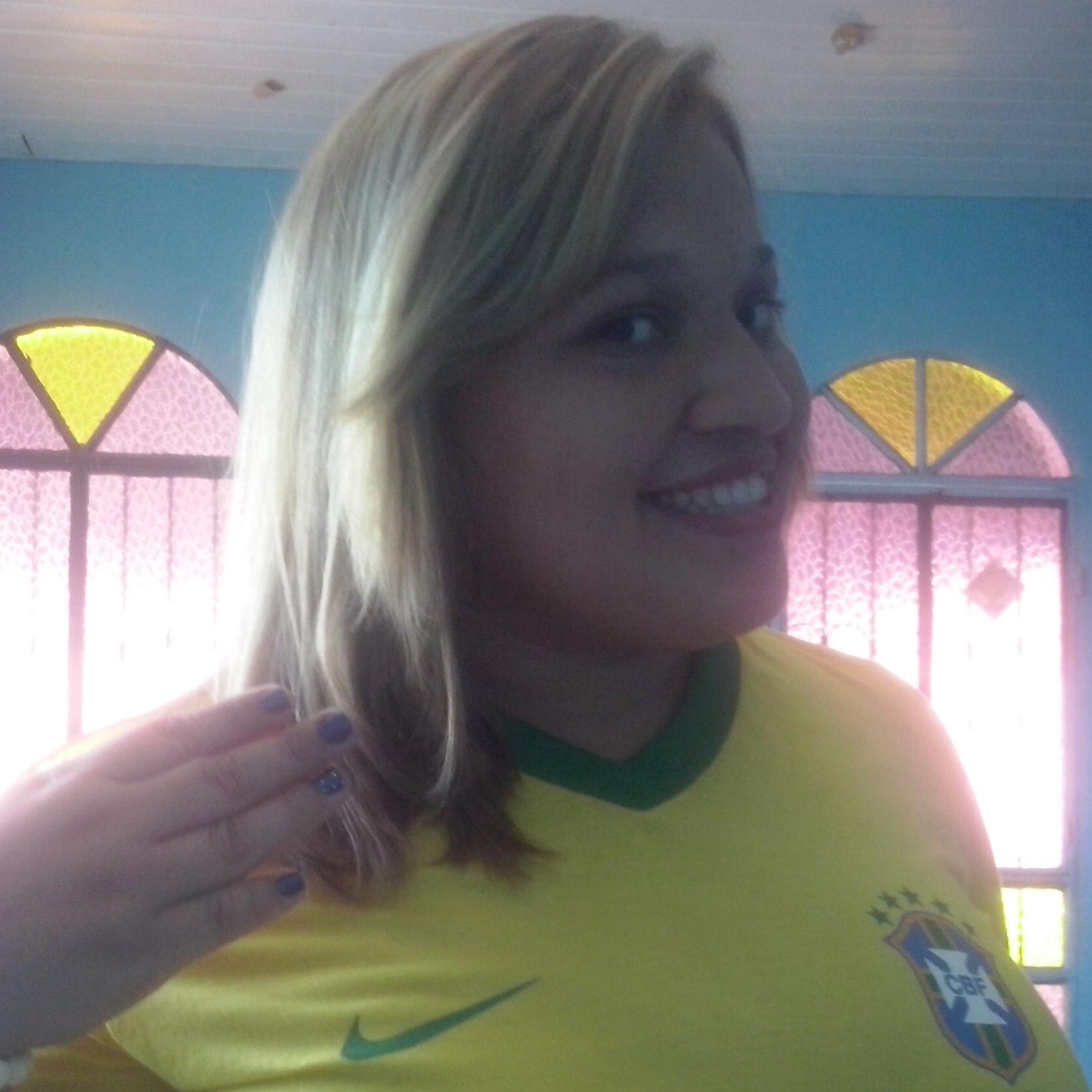 Fabioladabio's profile picture. Pare de correr na escuridão, encare seus medos e enfrente-os!