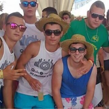 mdominguez9's profile picture. Apasionado del tiro y la caza... Jugador del Motilla CF Juvenil y Estudiante de ADE en la universidad de Albacete ;)