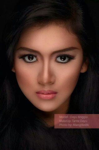 Path: Dayu Anggia IG: Dayuanggia Line : dayuanggia_ ■ @hadydharmawan