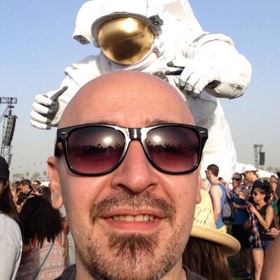 Rockstar frustrado, viajero consumado. Dir. Gral. de @LiveTours, la agencia de viajes que te lleva a los mejores espectáculos. (a.k.a. Sr. Festival)