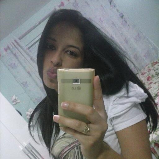 Eu gosto de viver.. Já me senti agudamente infeliz, dilacerada pelo sofrimento, mas através de tudo ainda sei, com absoluta certeza.Que estar viva é SENSACIONAL