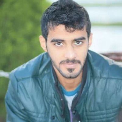 كل الحِكايات تبدِا جمْيلة وٌ تنتهيْ رمْادا عِالقا بِ الذاكَرة *