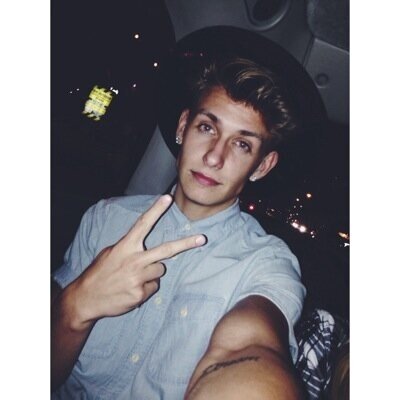 Hey bby this is a free follow so dont follow back on this acc but on @letmalikyaa_x gna help people get Boris follows when he does follow sprees. Stay strong!xx