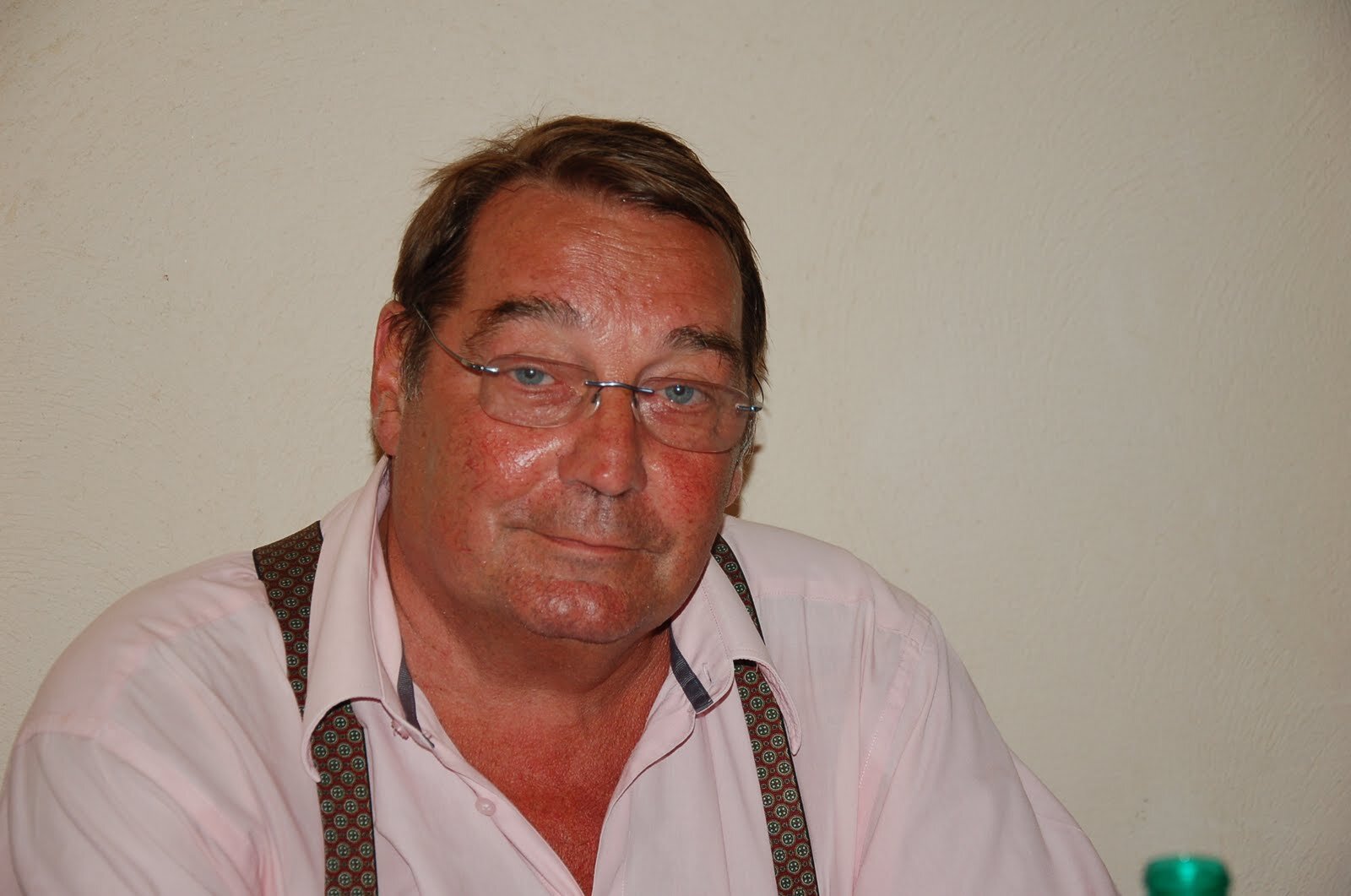 MONEKOUKI's profile picture. Centre d'intérêt : famille -amis - musique - foot - actualité - économie - gastronomie - formation & activité: sciences économiques - expert comptable -