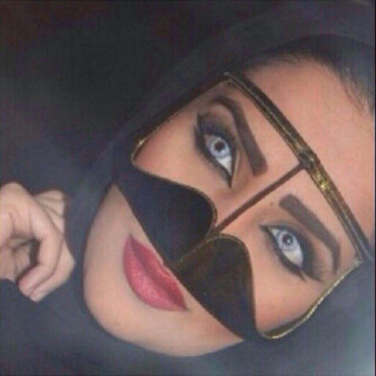 ‏آقطف من غصون ﺎلنعومهہ عنآقيد ' وآبسط على عرش آلغنج رآحتيني ' متواضعه لكن لي الف هيبه ❤
