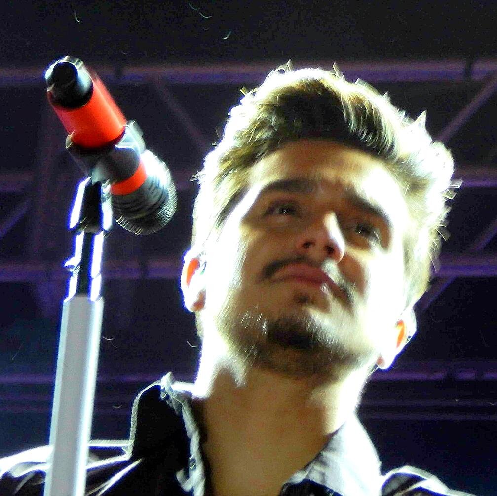 O amor é ir além das forças, ainda que machuque. O amor é achar dentro de si uma coragem que nem sabia existir. TUDO POR VOCÊ @luansantana
