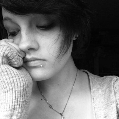 i find myself at 1am with thoughts that make my bones ache //