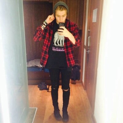 Hi hunni could you please follow @notmegangiles and @xoclifford it would mean alot, if you already do we ly :-)