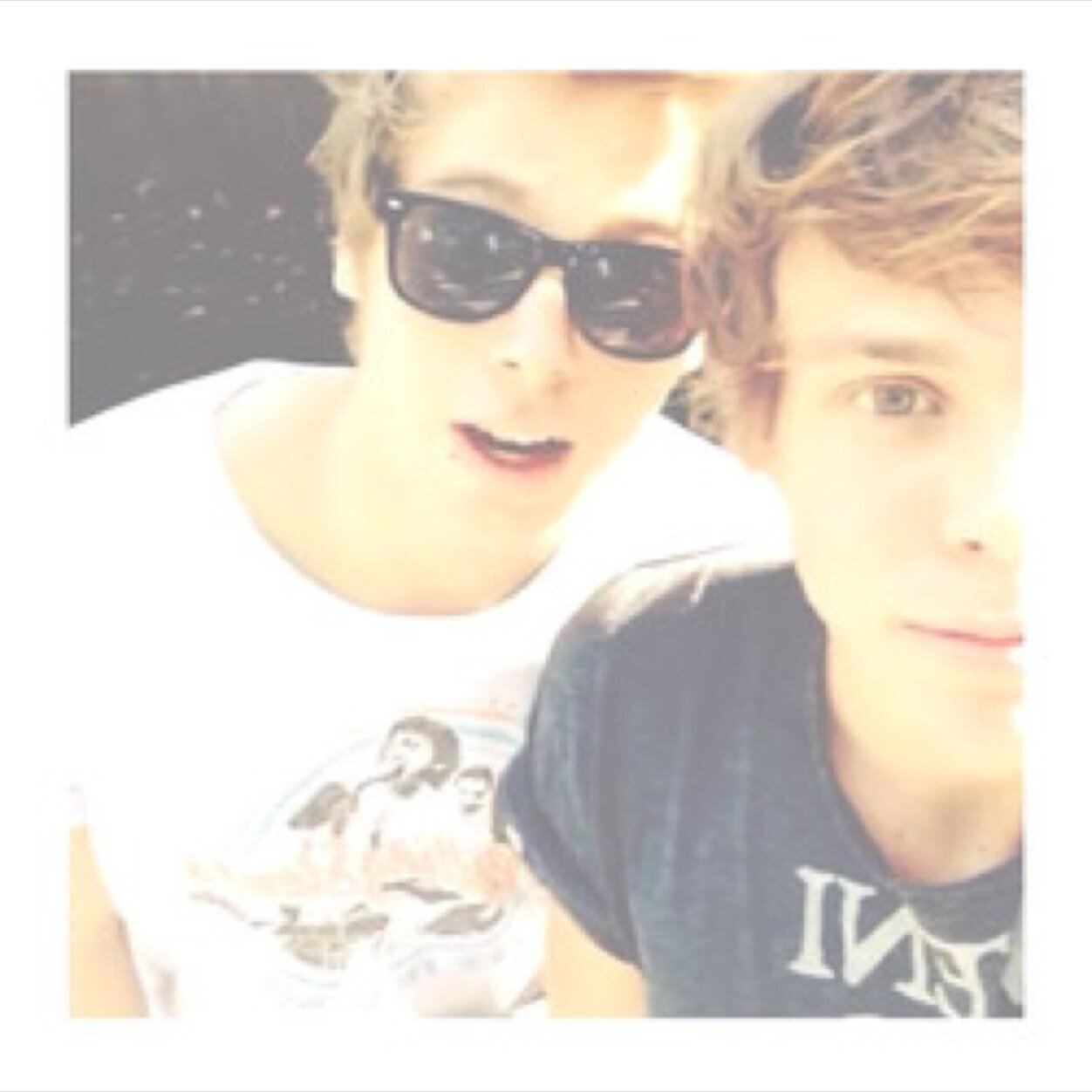 Please follow @Iashtonvans (the L is a capital i) ty for readin me lol now u can go n get some pizza