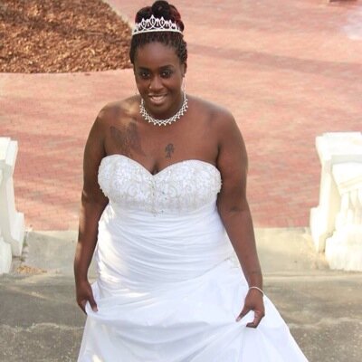 sister, auntie and CEO of Deams2realityeventplanning and as of 4/28/2013 i am a wife..