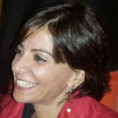 Sou o que os meus olhos falam, o que meu sorriso diz. Insuportavelmente transparente.
