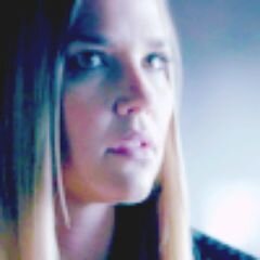 Vampiresa (+350)
Mejor amiga de Stefan Salvatore.
Damon me asesino. 
Me encanta sonreír y hacer reír a la gente.